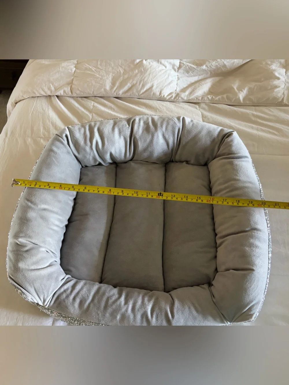 Sparkle Plush Pet Bed in Light Gray